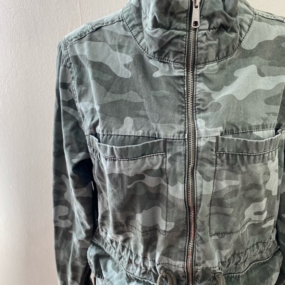 Old Navy Camo Jacket sz Large - Picture 5 of 12